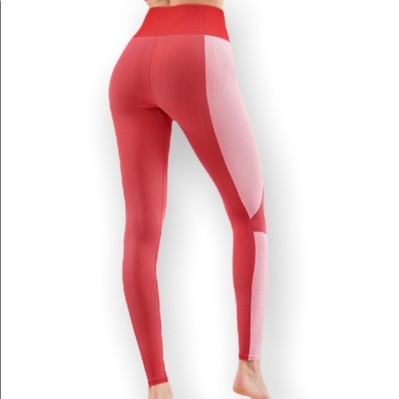 NWT FABLETICS Size M Never Worn High Waisted Rib Leggings - Picture 2 of 4